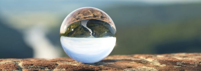Photo d'une bulle d'eau montrant la terre